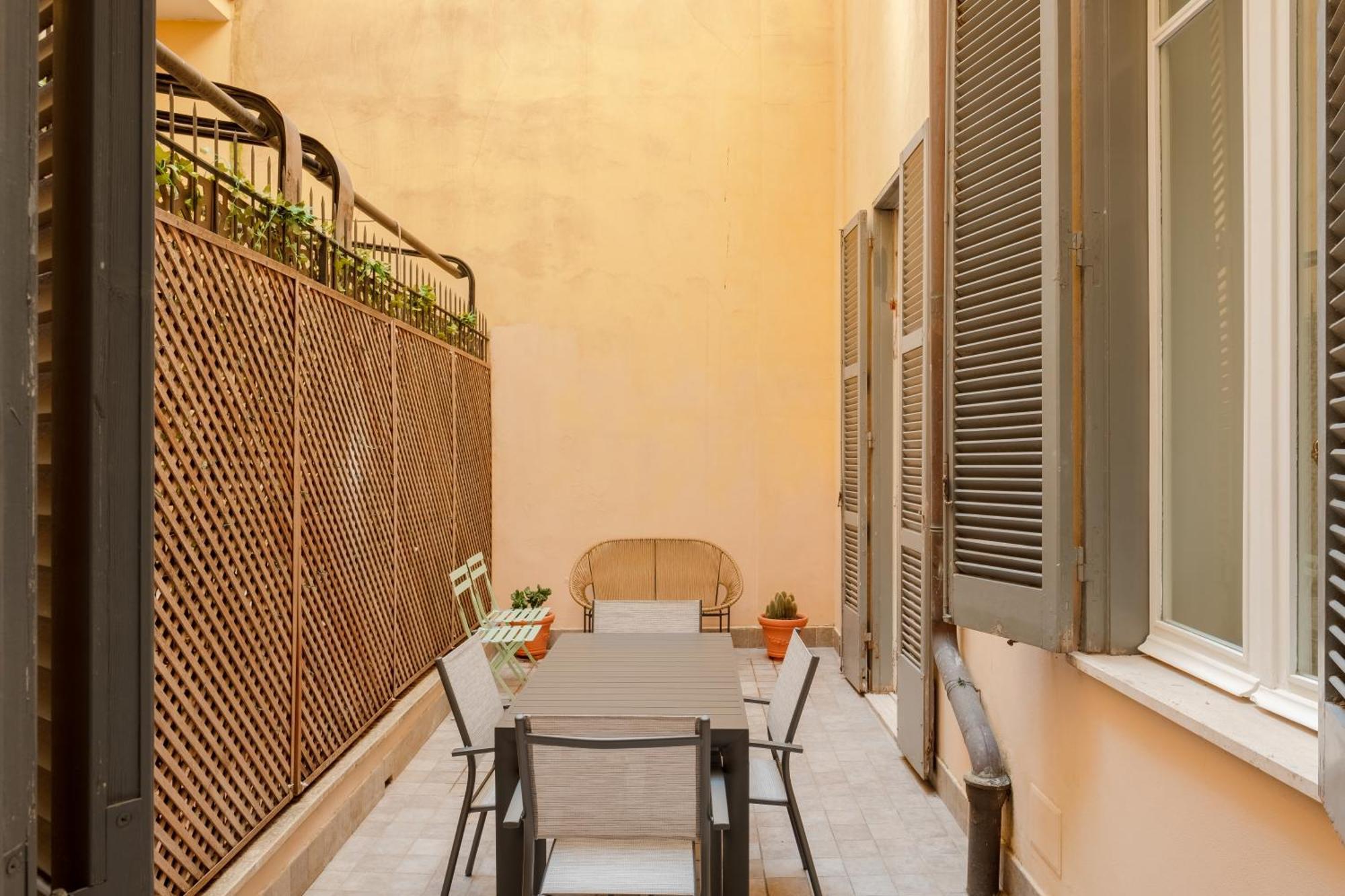 Elegant With Patio At Piazza Navona Apartment Rom